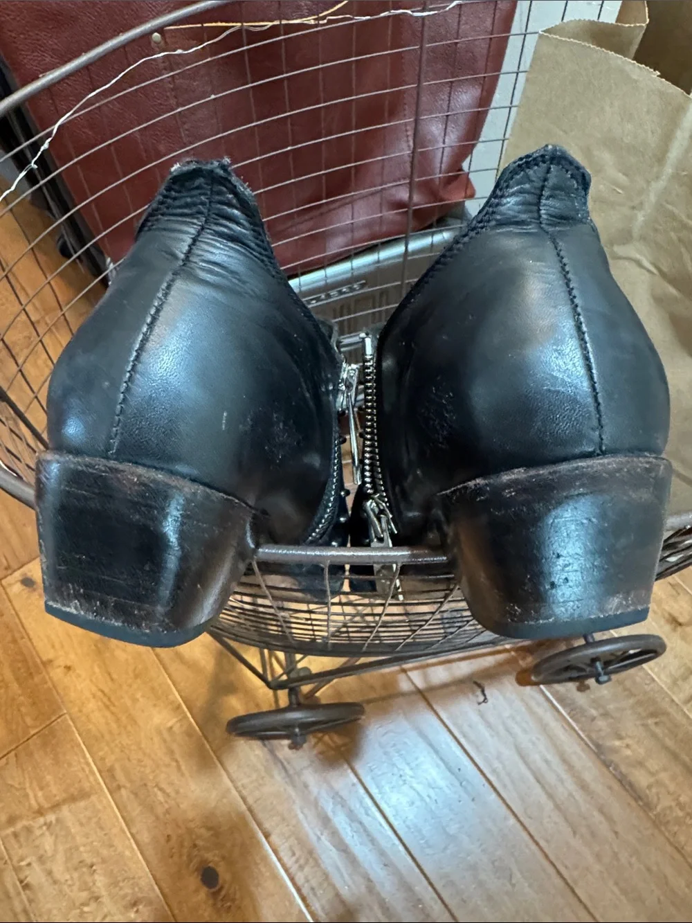 Frye Sacha shooties Ankle Boots w/dbl Side Zip 8.5 Black Rebel